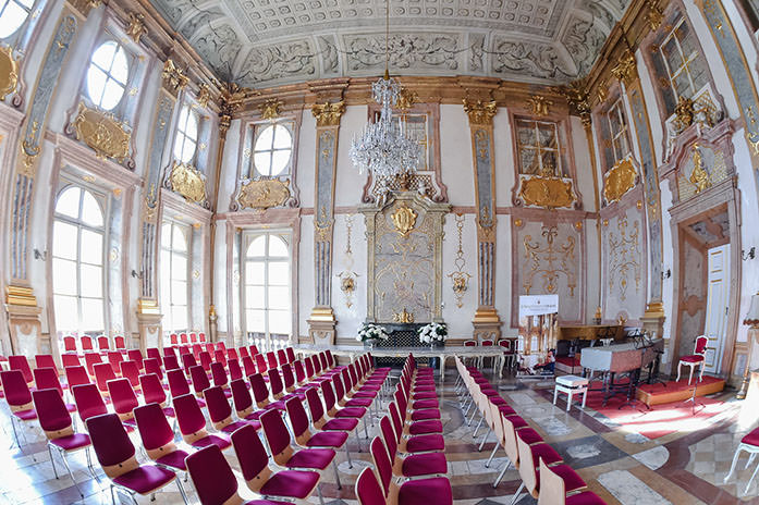 Ihr Hochzeitsfotograf für Salzburg weiß: im Schloss Mirabell hat der Marmorsaal als Trauungssaal Weltberühmtheit erreicht. Viele Brautpaare (und auch Hochzeits Fotografen) bezeichnen den Marmorsaal als den schönsten Trauungssaal der Welt! Ihr Hochzeitsfotograf für Salzburg weiß: im Schloss Mirabell hat der Marmorsaal als Trauungssaal Weltberühmtheit erreicht. Viele Brautpaare (und auch Hochzeits Fotografen) bezeichnen den Marmorsaal als den schönsten Trauungssaal der Welt!
