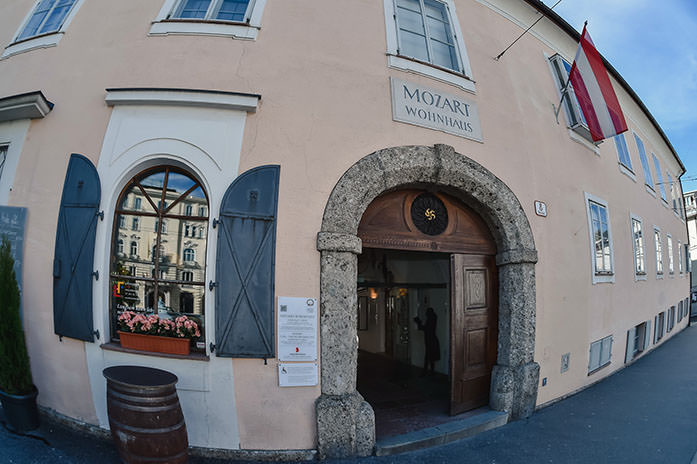 Are you looking for a very experienced wedding photographer for a fixed price, in Salzburg, Vienna or the whole of Austria? Are you looking for a very experienced wedding photographer for a fixed price, in Salzburg, Vienna or the whole of Austria?