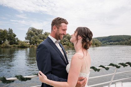 Hochzeitsfotograf auf dem Schiff und auf der Donau - 